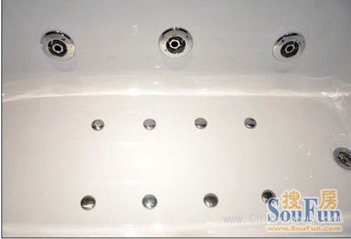 箭牌然•木系列按摩浴缸中的按摩出水孔